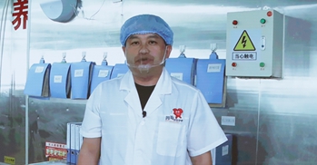 全國(guó)五一勞動(dòng)獎(jiǎng)?wù)芦@得者、陜西榆林四海食品配送有限責(zé)任公司生產(chǎn)班組組長(zhǎng) 趙志新 李凡攝_副本.jpg