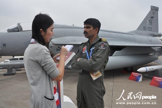 2012��11��15���������ͻ�˹̹��܊����֩�롱�����ϯ�w�ІT Ahsan��У�ڵھŌ��Ї���չ�F(xi��n)����������W(w��ng)Ӣ��ӛ����ި�Ĳ��L��   �zӰ������W(w��ng)����ӛ��  ���D(zhu��n)��
